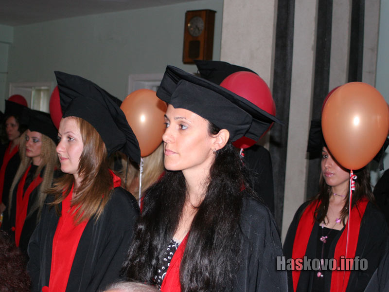 Дипломирани Дипломирани