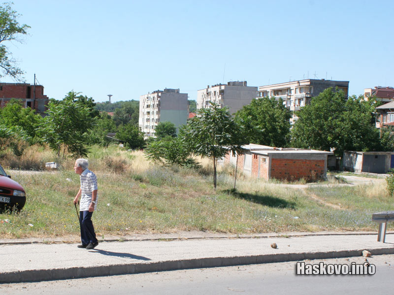 Мястото на бъдещите гаражи