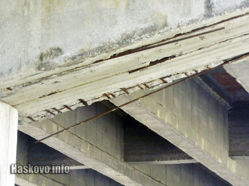 Стърчащата арматура