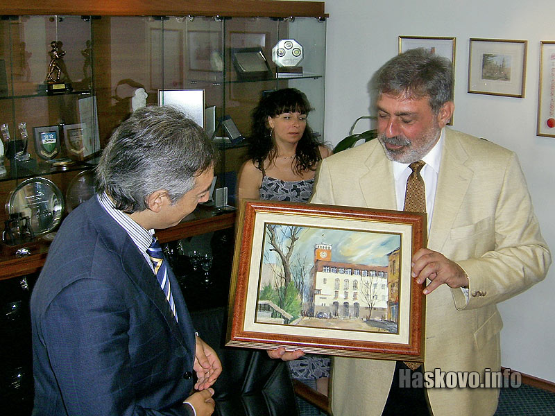 Георги Иванов подари картина Георги Иванов подари картина