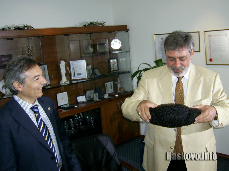 Сантяго Ясер подари шапка Сантяго Ясер подари шапка