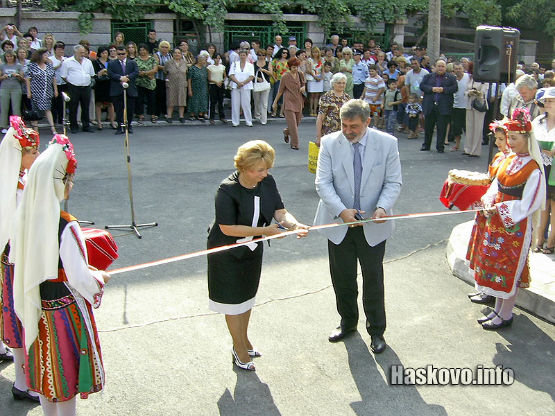 Министър Масларова и кметът Иванов прерязаха лентата на комплекса