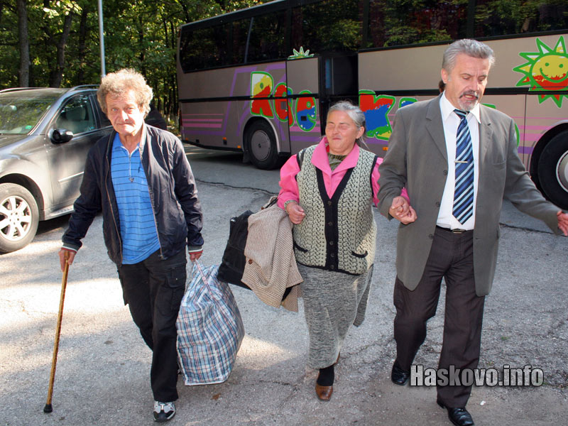 Вълчан и Христина с директора на дома Вълко Пехливанов