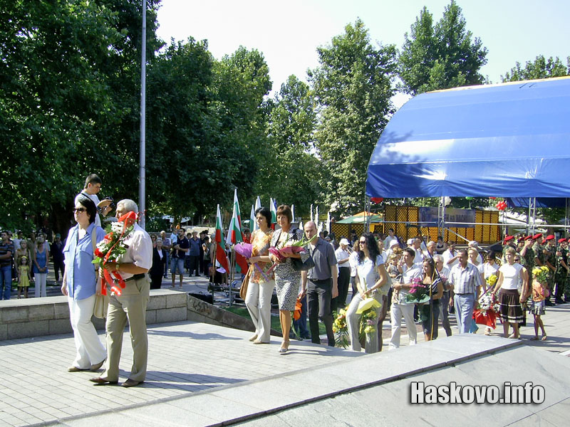 Поднасяне на венци Поднасяне на венци