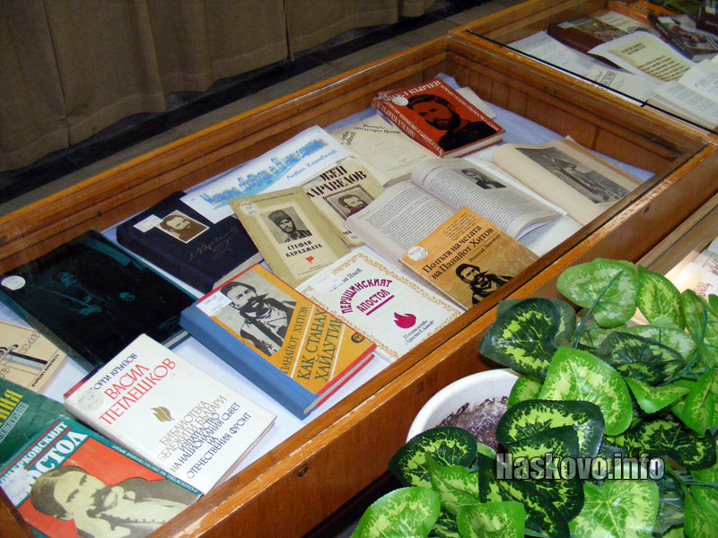 Изложбата в библиотеката Изложбата в библиотеката