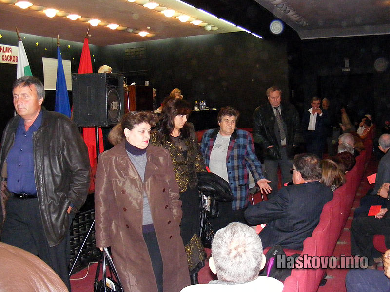 Татяна Димитрова напусна залата заедно с 40 делегати Татяна Димитрова напусна залата заедно с 40 делегати