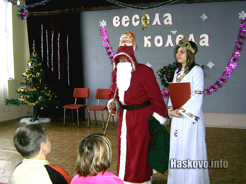 Дядо Коледа и Кралицата на буквите