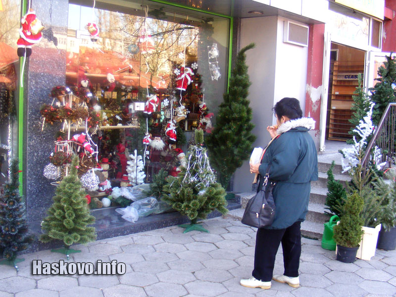 Все още предлагането на елхи е слабо