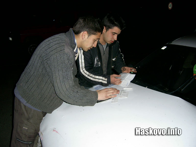 Шофьорът на опела (в ляво)