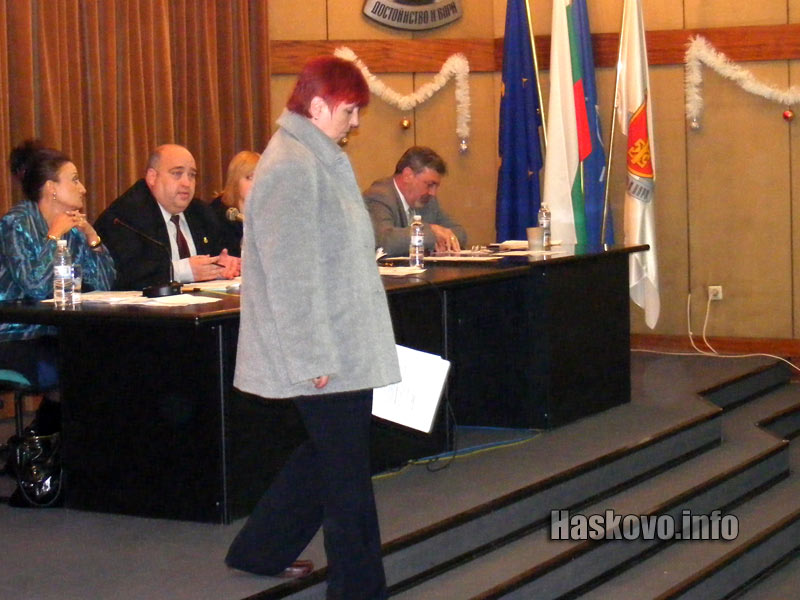 След обвинението на миналата сесия този път Анюта Лозева не бе с коженото си манто