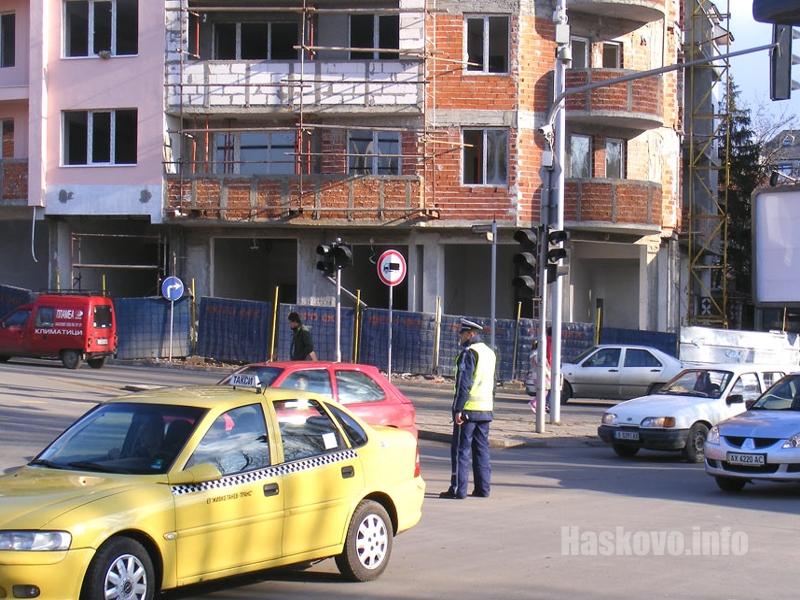 Кръстовището с неработещия светофар