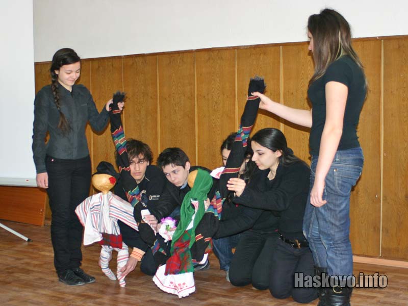 Доброволци от МИКЦ