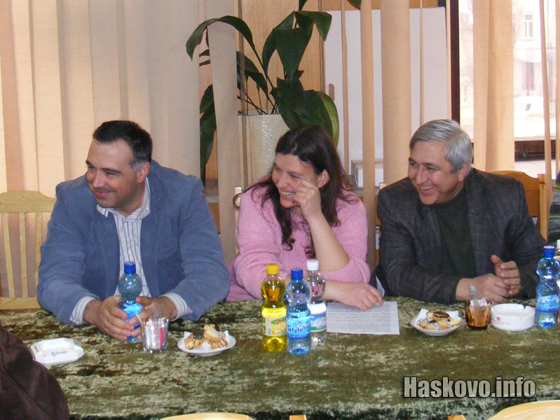 Антон Кутев (вляво)