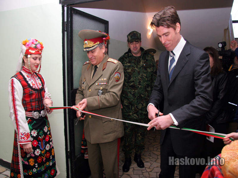 Прерязването на лентата