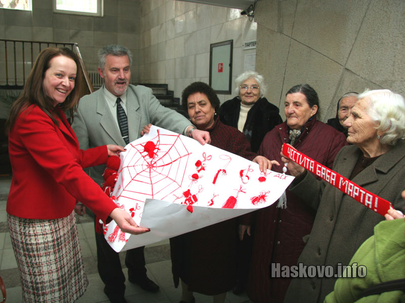 Райна Йовчева с подаръците