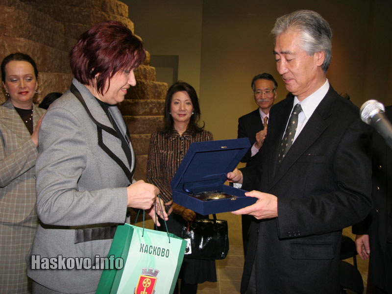 Церемонията по предаването на музея Церемонията по предаването на музея