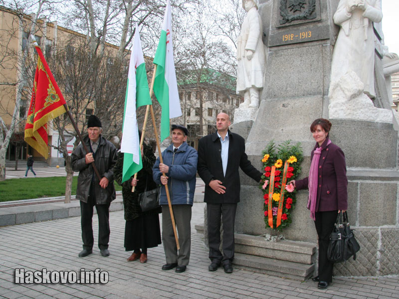 Пред паметника на Незнайния воин Пред паметника на Незнайния воин