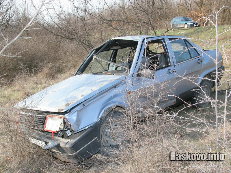 Излетялата от пътя кола Излетялата от пътя кола