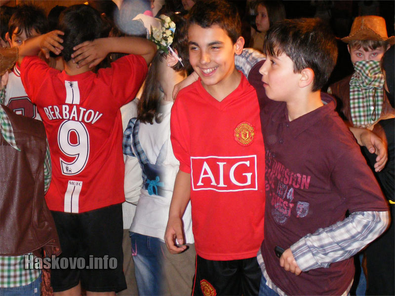 Екипът на Бербатов обра овациите на публиката