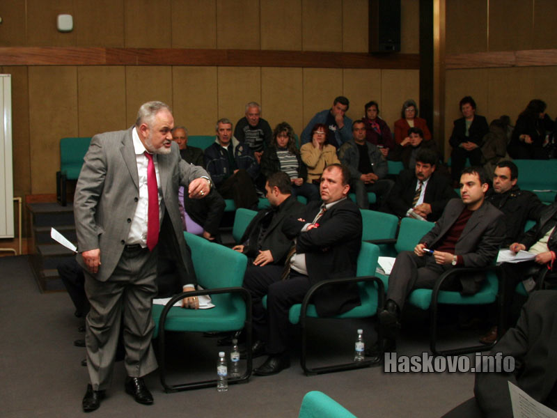 Себахтин Исмаил обяснява защо иска средства за транспорт на децата от селата