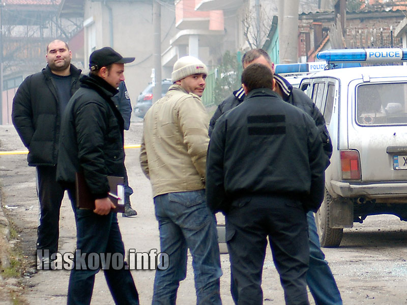 Иван Николов (горе в ляво)