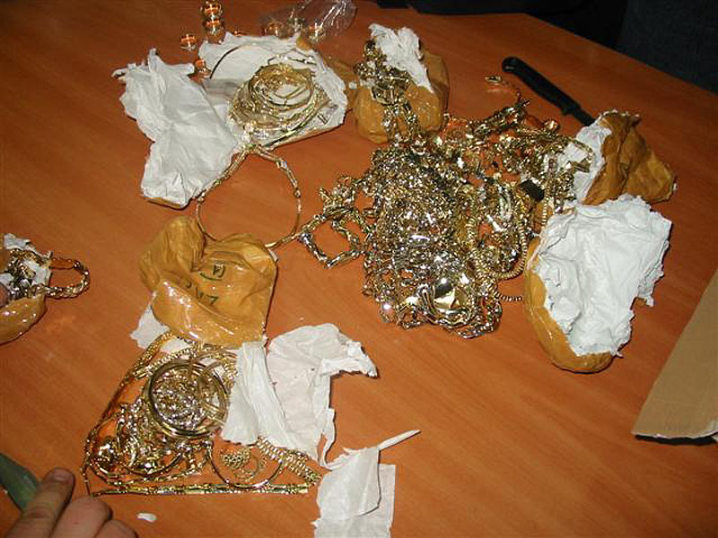 Контрабандните накити