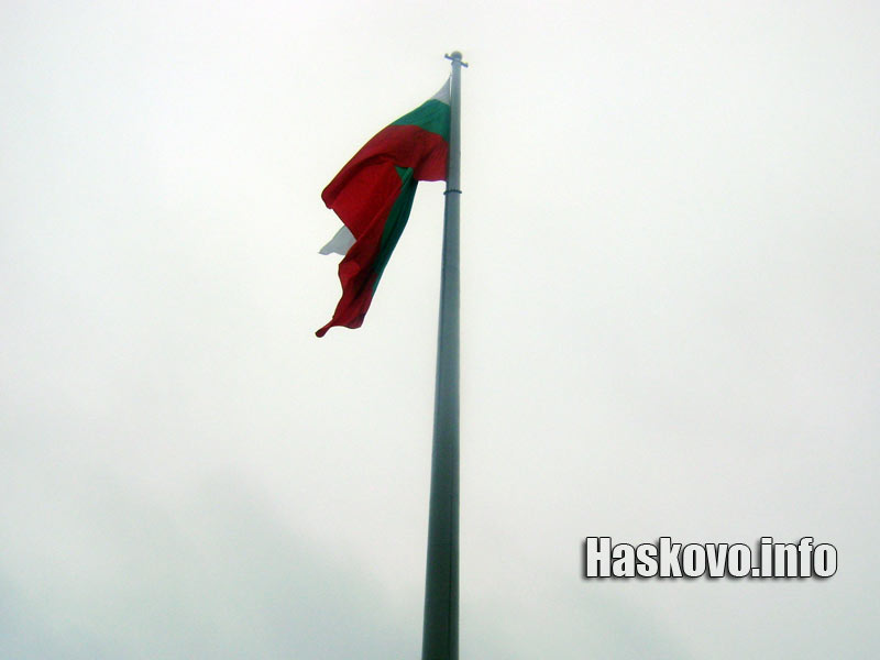 Флагът на 42 метра