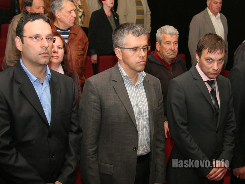 Димитър Абаджиев (в средата)