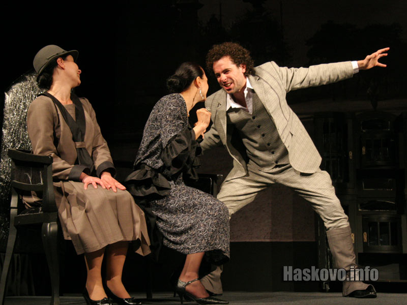 Сцени от спектакъла