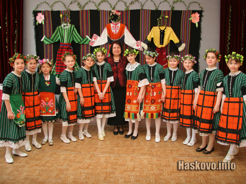 В читалище Пейо Яворов В читалище Пейо Яворов