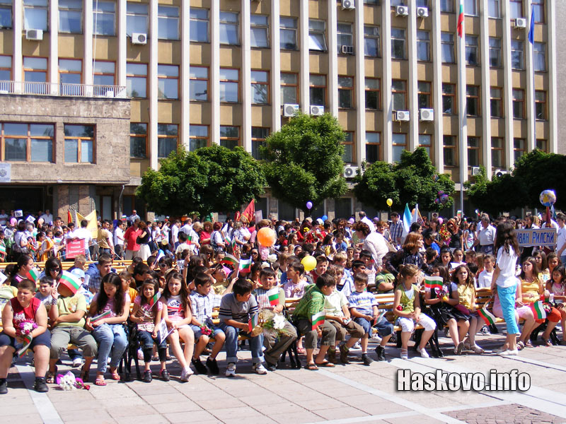 24 май на площада 24 май на площада