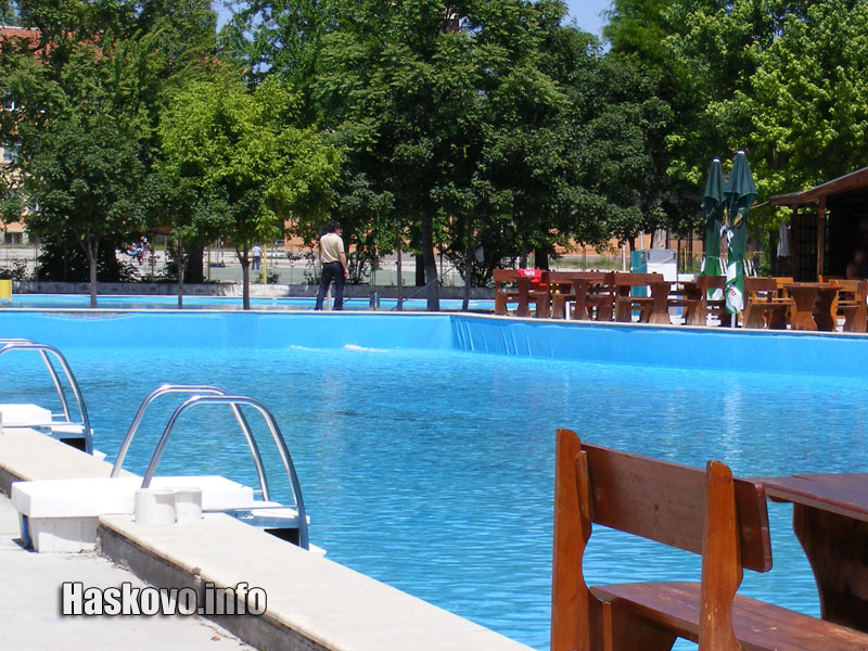 Басейнът на Лебеда ще отвори в неделя Басейнът на Лебеда ще отвори в неделя