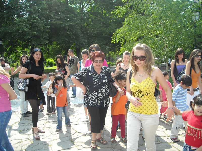 Деца, архив