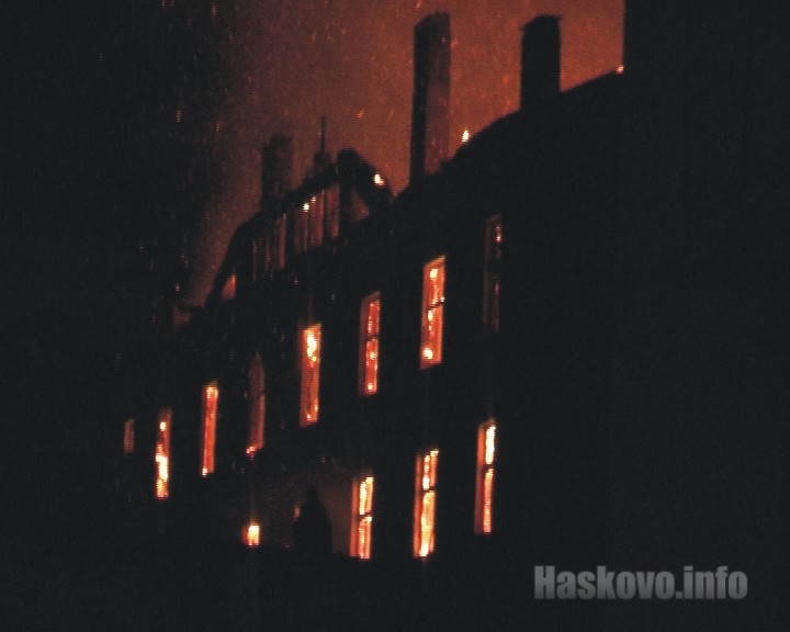 Горящият склад Горящият склад