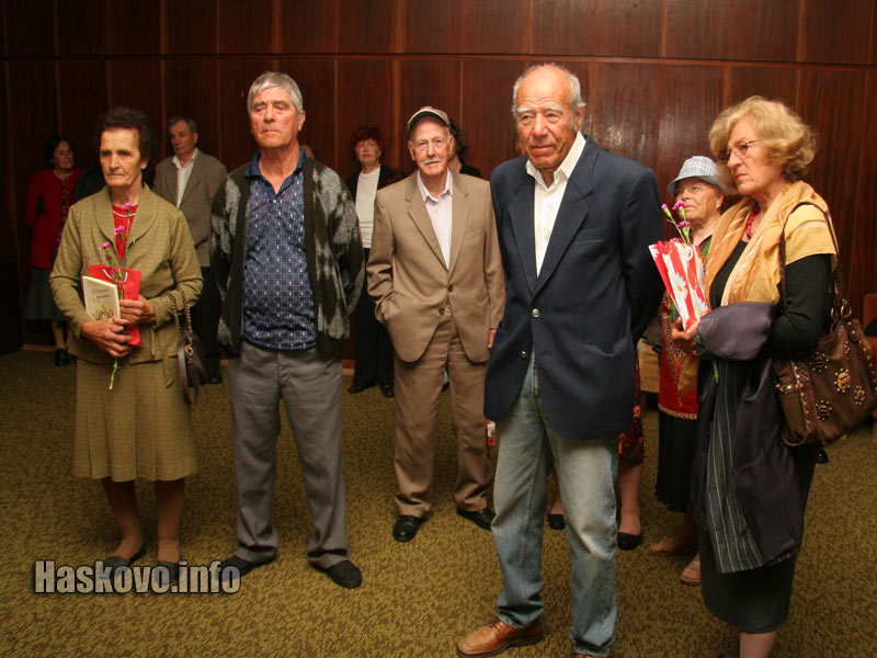 Младоженците