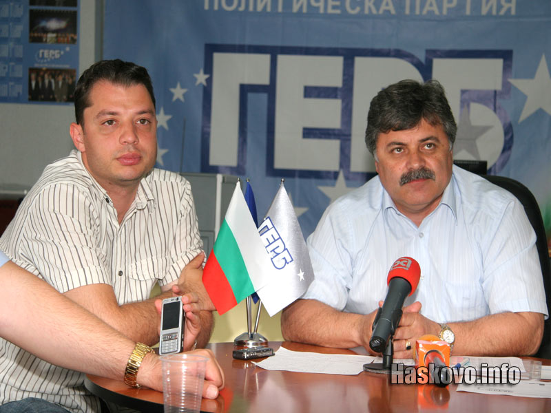 Хасковският кандидат за евродепутат Делян Добрев и Иван Петров