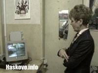 Директорката на ГПЧЕ Пенка Делиева наблюдава сигнала от камерите