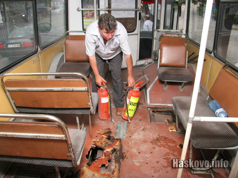 Райко Ванчев показа двата пожарогасителя