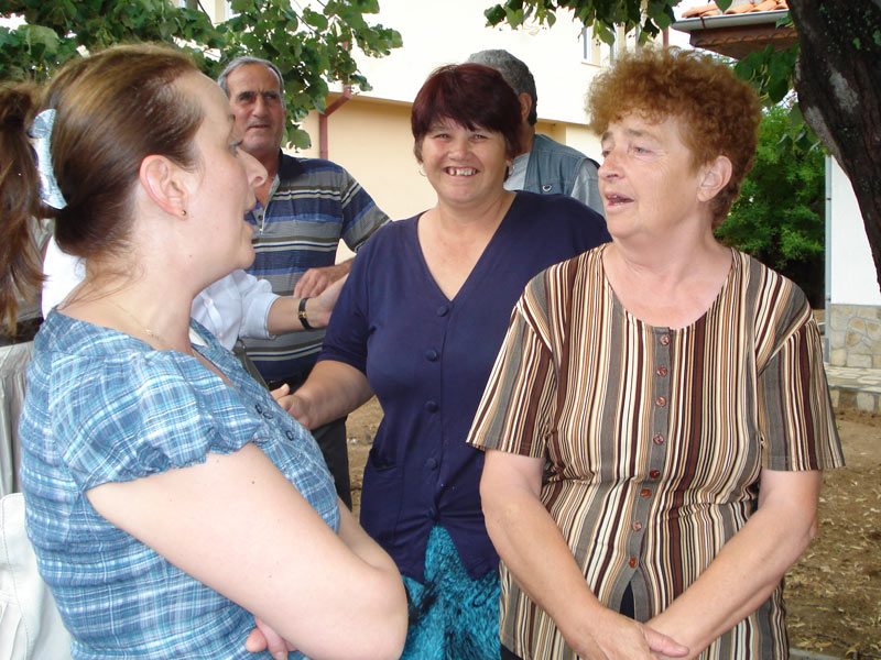 Райна Йовчева разговаря с хората