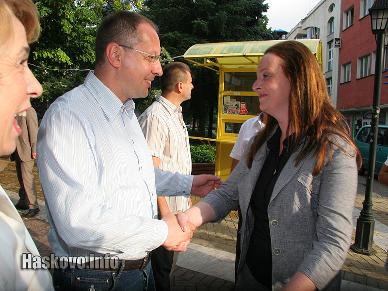 Йовчева посрещна Станишев в Хасково