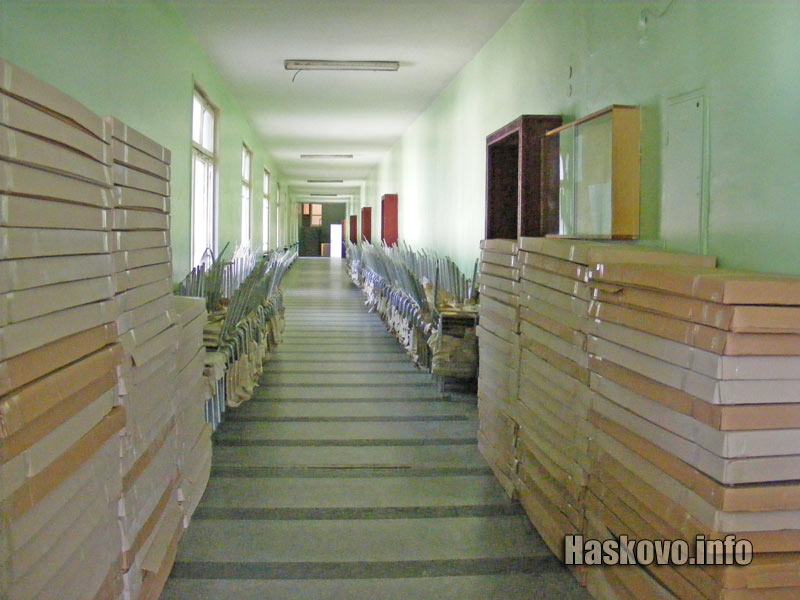 Кашоните с чинове и столове в ПГ по транспорт