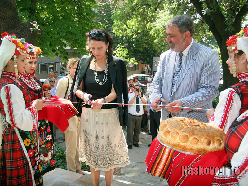 Прерязването на лентата