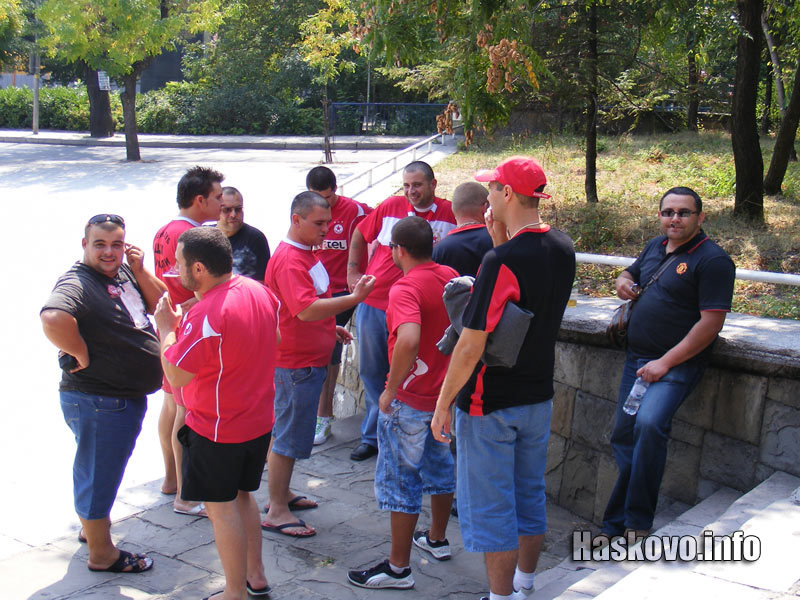 Червените фенове