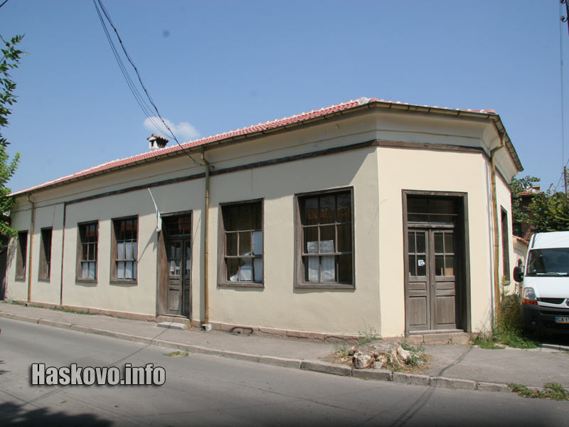 Сградата, където ще се помещава клубът