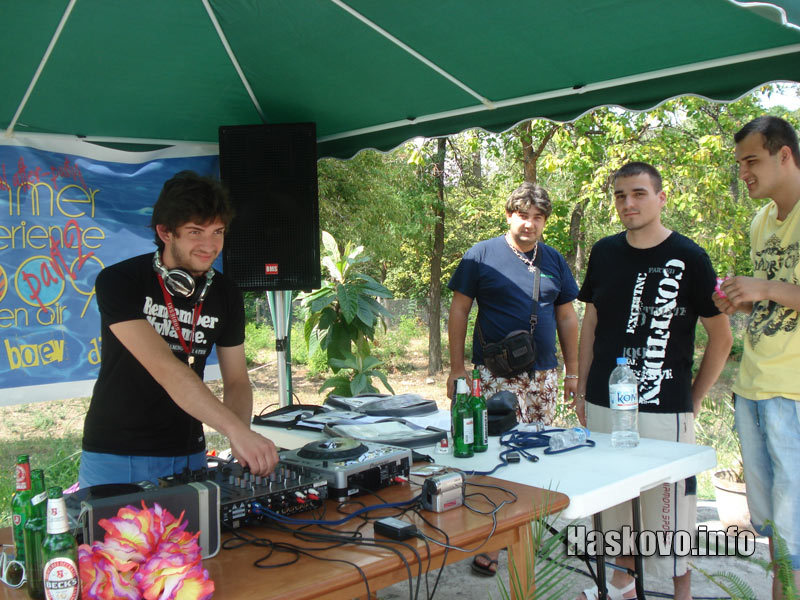 Хаус парти на басейн Химик