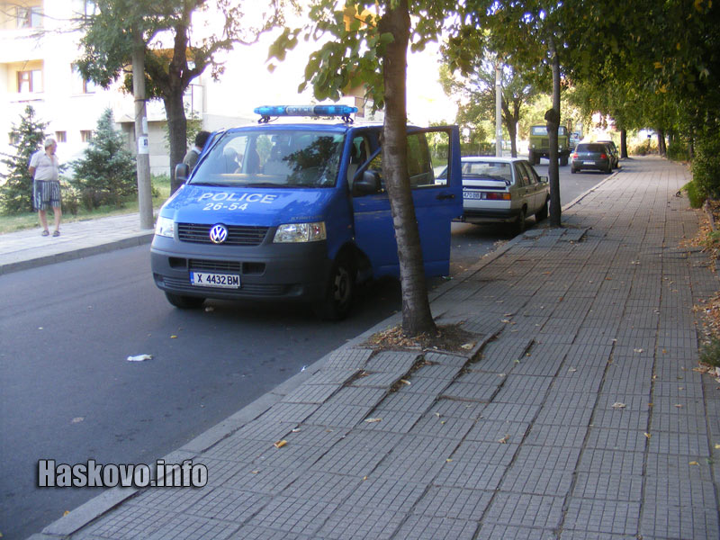 Полицейска кола откара съпругата на Никола Полицейска кола откара съпругата на Никола