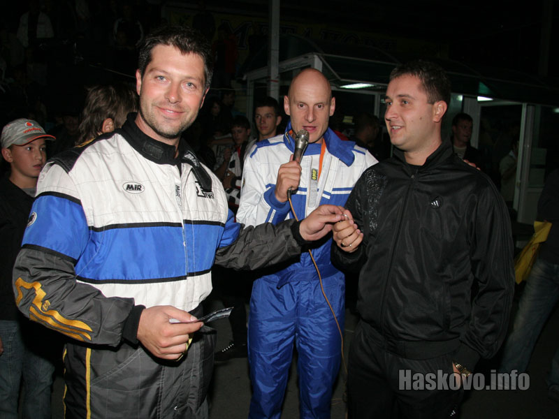 Иван Бакърджиев връчи ключовете на победителя