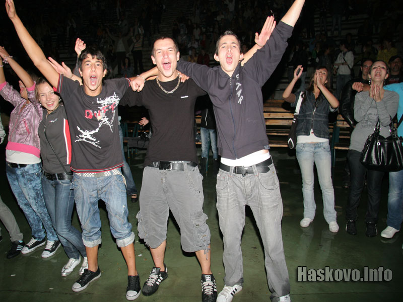 Купонът продължи над 3 часа