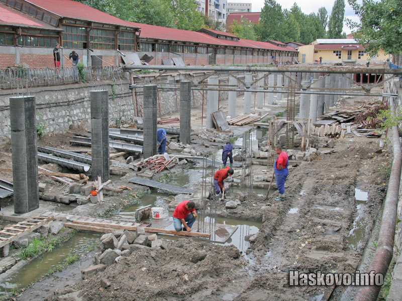 Паркингът над пазара