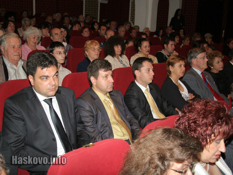 Хасковски депутати и областния управител Хасковски депутати и областния управител